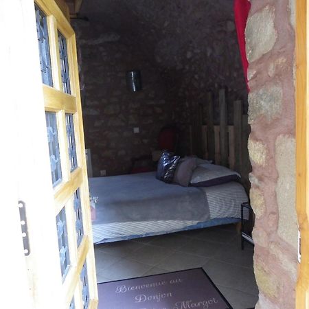 Le Donjon De La Reine Margot Bed & Breakfast Beaumont  Luaran gambar