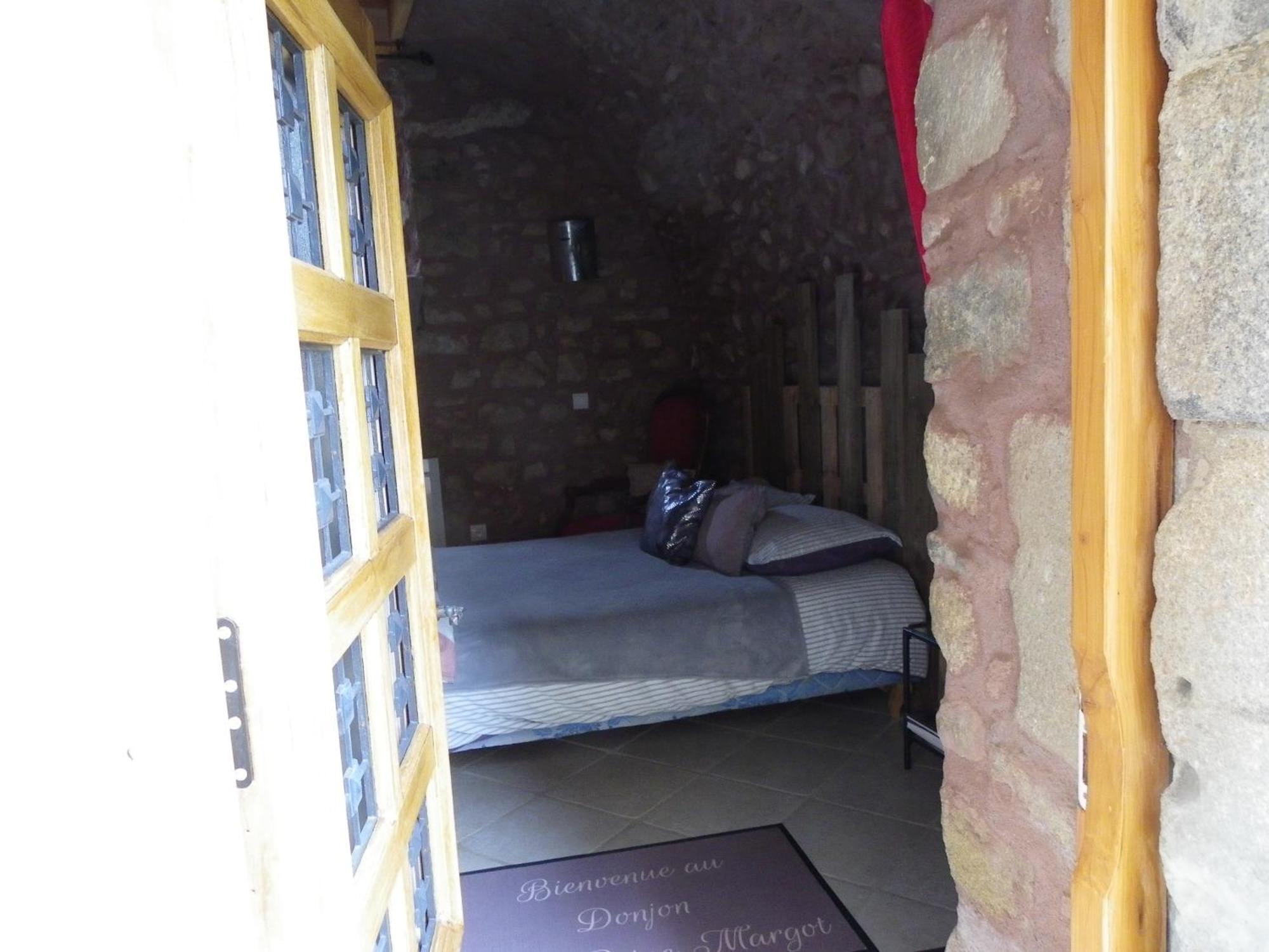 Le Donjon De La Reine Margot Bed & Breakfast Beaumont  Luaran gambar